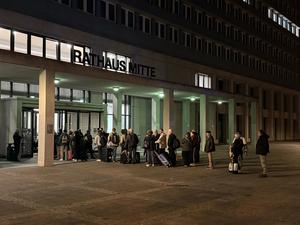 Rathaus Mitte Karl-Marx-Allee Notunterkunft Bombenentschärfung Weltkriegsbombe Fischerinsel