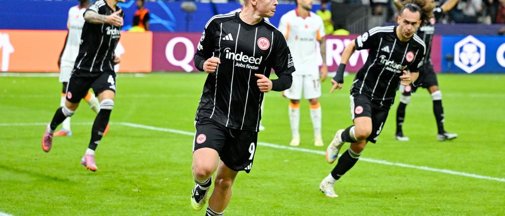 Jonathan Burkardt hat seine ersten Tore für Eintracht Frankfurt erzielt.