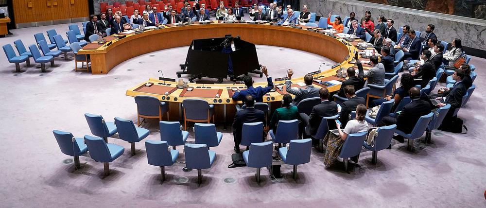 Der Sicherheitsrat der Vereinten Nationen stimmt während einer Sitzung über eine Resolution über den Nahostkonflikt ab. 