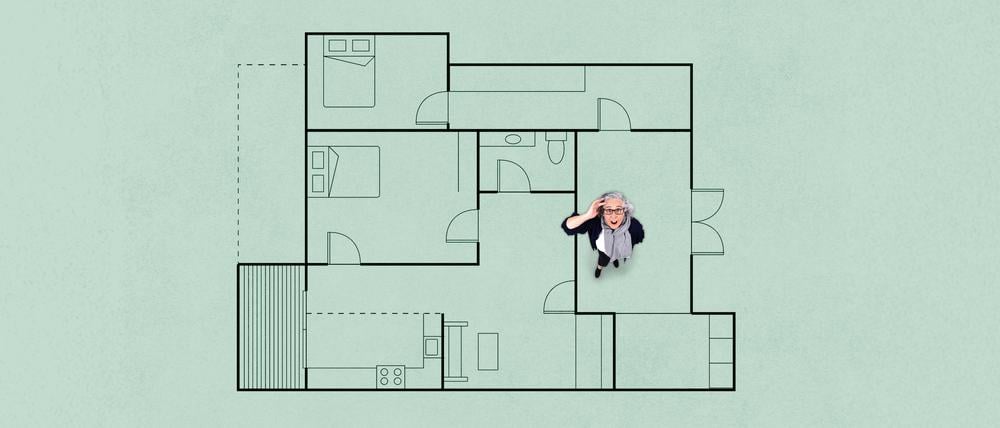 Die Collage zeigt eine Frau, die fragend nach oben in die Kamera schaut, sie steht in einem gezeichneten Wohnungsgrundriss.