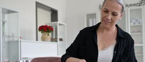 In der Erika-Wolf-Straße hat Wachszieherin Daria Mokienko ein neues Geschäft für Kunsthandwerk aus Wachs und Porzellan eröffnet.