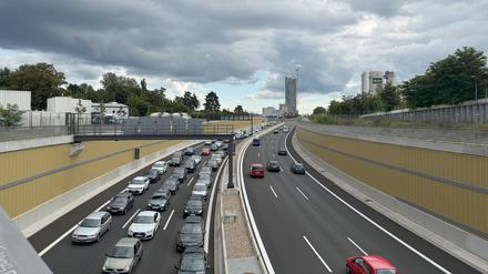 Die Stadtautobahn A100 wurde gerade erst bis Treptow verlängert - am Ende der Autobahn herrscht nun täglich Chaos. In den kommenden Jahren sollte sie eigentlich bis nach Prenzlauer Berg verlängert werden.