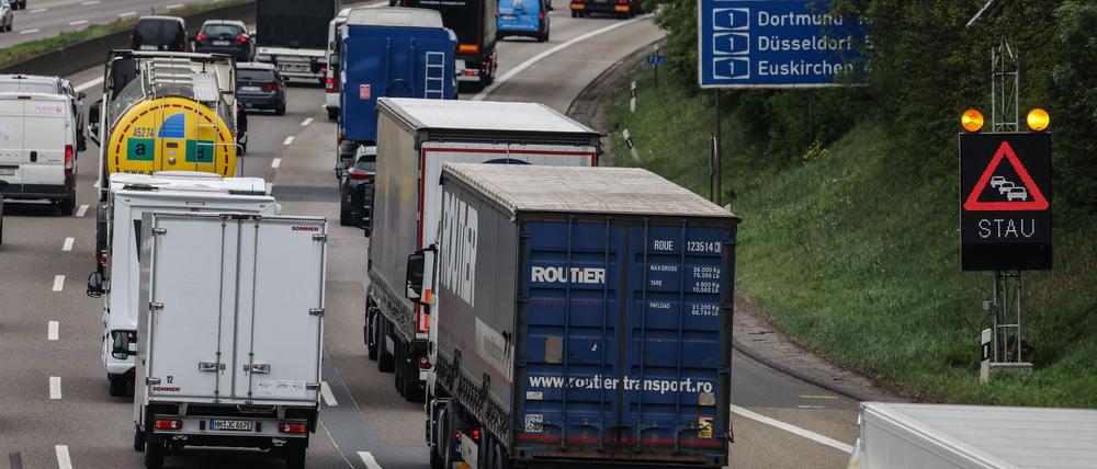 Autobahn-Projekten in NRW drohen Finanzierungslücken. (Archivbild)