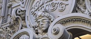 Justitia, Kriminalgericht, Turmstraße, Moabit, Mitte, Berlin, Deutschland *** Justitia, Criminal Court, Turmstraße, Moabit, Mitte, Berlin, Germany