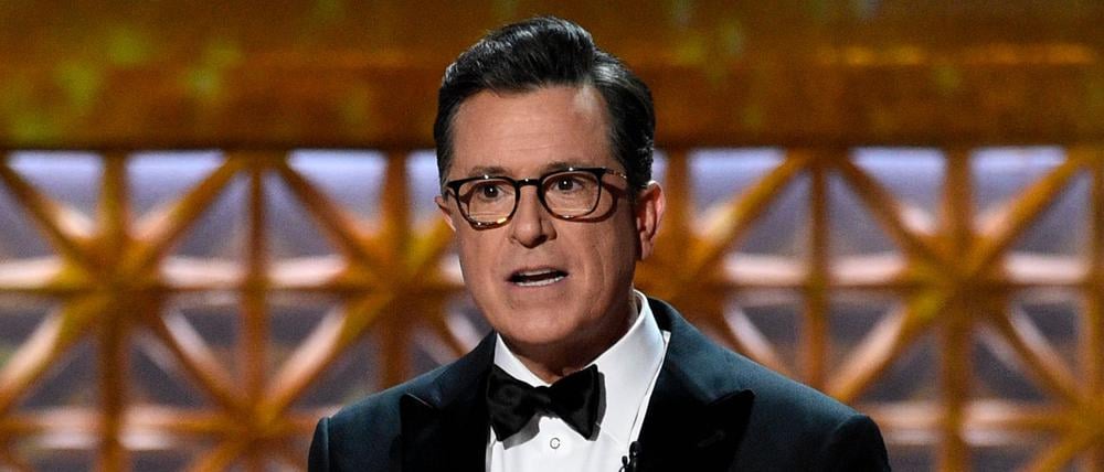 Moderator Stephen Colbert spricht auf der Verleihung der 69. Emmy Awards (Archivbild).