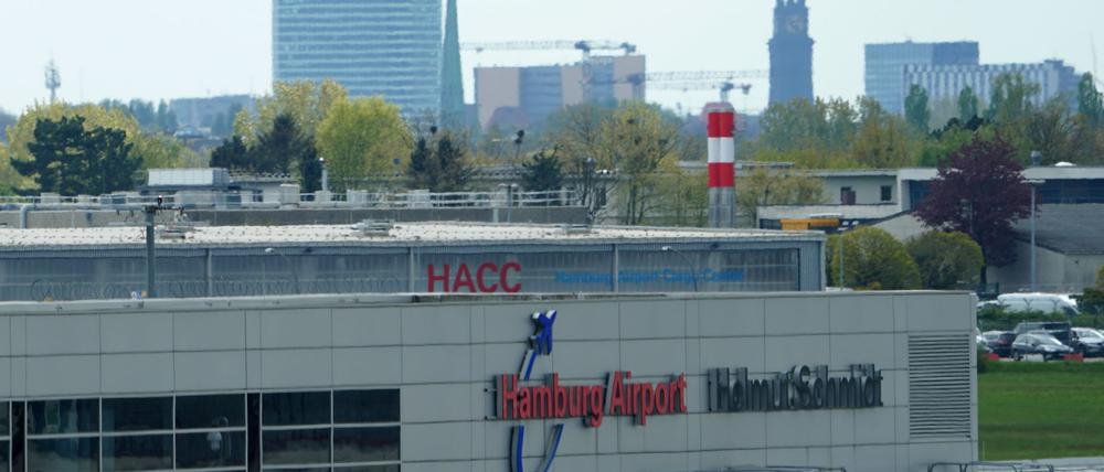 Am Airport Hamburg war es wegen eines Kerosin-Lieferengpasses zu Verspätungen und Flugausfällen gekommen. (Archivbild)