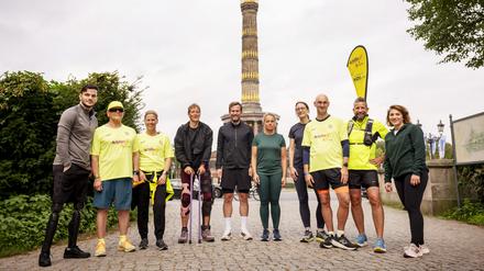 Die Parasportler Ali Lacin, Tina Deeken und Verena Bentele (v.l.n.r.) sowie Mitglieder des inklusiven Laufvereins Achilles Germany.