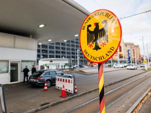 Kontrollen sind zurück an den deutschen Grenzen, so wie hier in Weil am Rhein. Ihr Effekt auf die Zuwanderung nach Deutschland ist bisher aber eher gering.