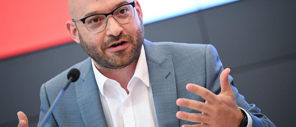 Brandenburgs Innenminister René Wilke sagt in einem Interview: „Im Moment merken wir, dass die AfD versucht, nicht nur eine Wählerschaft zu gewinnen, sondern eine Anhängerschaft zu generieren, die in Teilen zu blinder Gefolgschaft wird.“ (Archivbild)