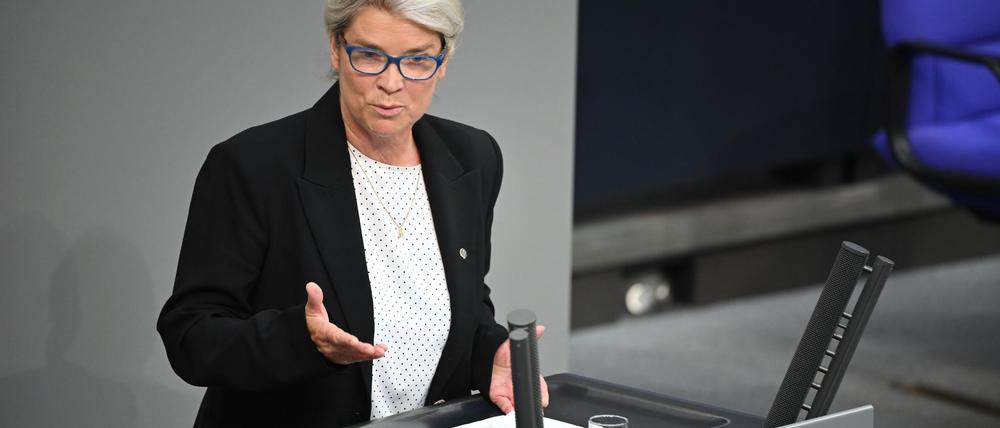 Ein Rauchverbot im Auto soll Schwangere und Minderjährige vor den Gefahren des Passivrauchens schützen, die CDU-Politikerin Borchardt warnt vor Symbolpolitik. (Symbolbild)