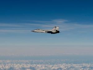 Die schwedische Luftwaffe veröffentlichte am 19. September 2025 dieses Foto eines russischen MIG-31-Jets, der unerlaubt in den estnischen Luftraum eingedrungen ist.