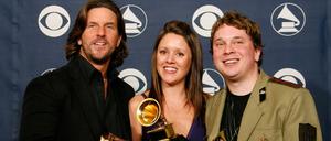 Der US-Country-Musiker Brett James (links) ist mit 57 Jahren gestorben.