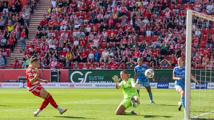 Sophie Weidauer trifft zum 2:0, für Union war das gegen Essen schon eine kleine Vorentscheidung.