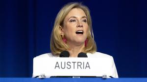Die österreichische Ministerin für europäische und internationale Angelegenheiten, Beate Meinl-Reisinger, spricht am 15. September 2025 während der 69. ordentlichen Plenarsitzung der Internationalen Atomenergie-Organisation (IAEO) in deren Hauptsitz in Wien, Österreich, zu Journalisten.