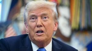 US-Präsident Donald Trump spricht vor der Unterzeichnung einer Durchführungsverordnung im Oval Office im Weißen Haus in Washington, DC, am 19. September 2025 (Archivbild).