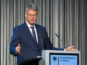 Verkehrsminister Patrick Schnieder kämpft bei seiner Personalplanung mit Problemen