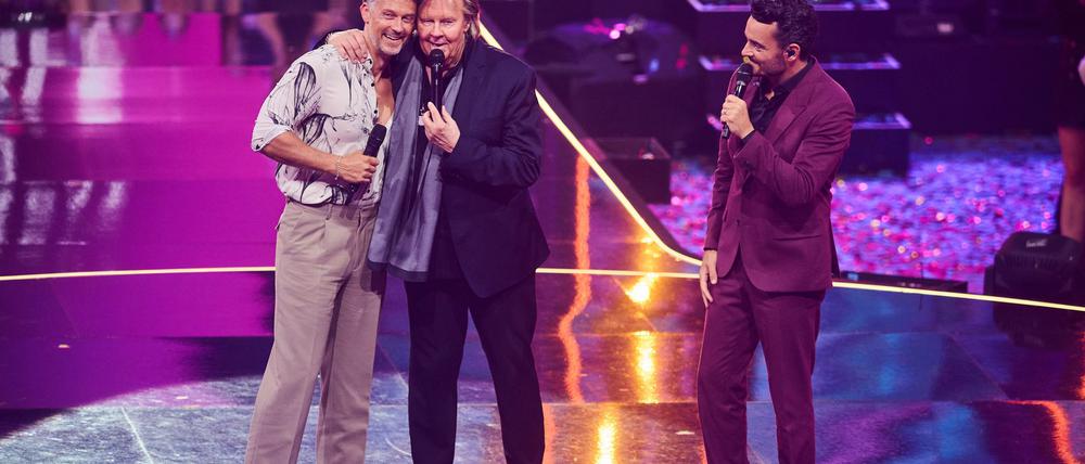 Gastgeber Giovanni Zarrella (rechts) und Entertainer Howard Carpendale und sein Sohn Wayne (links) standen gemeinsam auf der Bühne. (Archivbild)