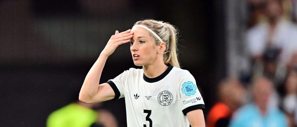 Kathrin Henrich sah im EM-Viertelfinale die Rote Karte nach einer Tätlichkeit.