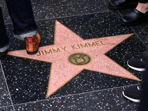 Jimmy Kimmel hat auch einen Stern auf dem „Walk of Fame“ in Hollywood.