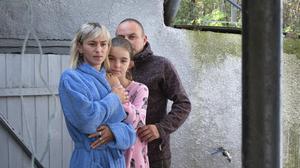 Olga M., 33, und Nazarij M., 33, mit ihrer Tochter Anastasia, 12, aus Bukatynka |Ukraine Unguri | Moldau 10/2022.