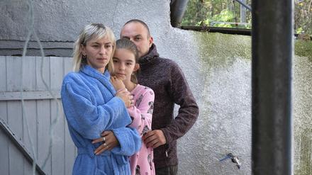 Olga M., 33, und Nazarij M., 33, mit ihrer Tochter Anastasia, 12, aus Bukatynka |Ukraine Unguri | Moldau 10/2022.