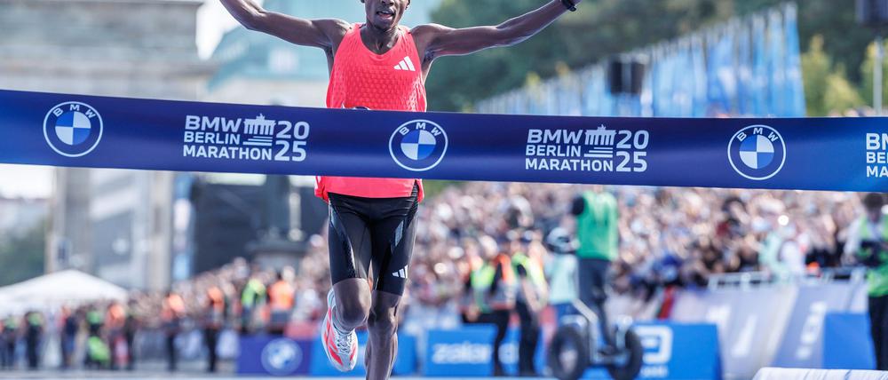 Sabastian Sawe siegte beim 51. Berlin-Marathon mit großem Vorsprung.