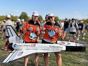 Angereist, um einen Rekord aufzustellen: Michelle Banchy (l.), Katelyn Meidell aus den USA.