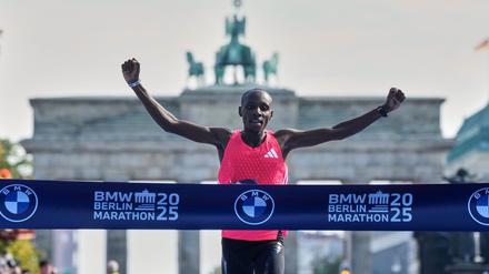Sabastian Sawe siegte klar beim 51. Berlin-Marathon.