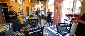 Film-Bistro Brandenburger Straße. Eröffnung des neuen Film-Bistros an der Brandenburger Straße Ecke Friedrich-Ebert-Straße. Mit der Sanierung der Brandenburger Straße entsteht auch der Boulevard des Films, im neuen Film-Bistro gibt es Informationen rund um den Boulevard des Films und die Filmstadt Potsdam, die zu den UNESCO Creative City of Film gehört.