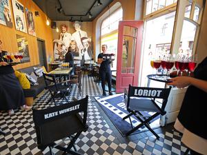 Film-Bistro Brandenburger Straße. Eröffnung des neuen Film-Bistros an der Brandenburger Straße Ecke Friedrich-Ebert-Straße. Mit der Sanierung der Brandenburger Straße entsteht auch der Boulevard des Films, im neuen Film-Bistro gibt es Informationen rund um den Boulevard des Films und die Filmstadt Potsdam, die zu den UNESCO Creative City of Film gehört.