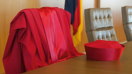 Ursprünglich sollten die Wahlen bereits am 11. Juli stattfinden. Damals stand noch Frauke Brosius-Gersdorf zur Kandidatur.