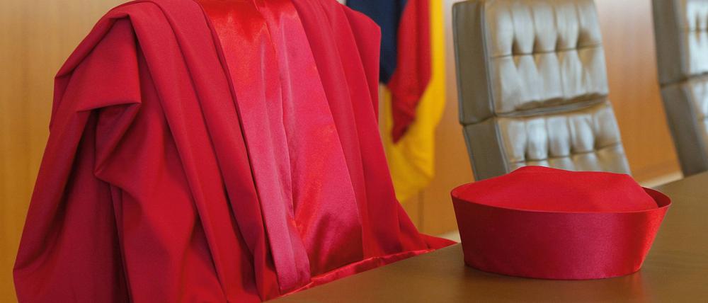 Ursprünglich sollten die Wahlen bereits am 11. Juli stattfinden. Damals stand noch Frauke Brosius-Gersdorf zur Kandidatur.