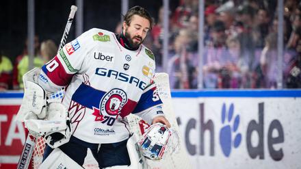 Goalie Jake Hildebrand konnte die klare Niederlage der Eisbären Berlin in Bremerhaven nicht verhindern.
