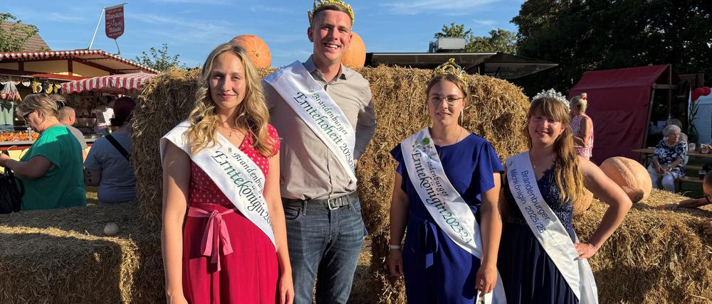 Der Junglandwirt Christian Braune ist erste männliche Erntehoheit in Brandenburg (Handout).