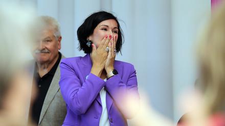 Mehr als erwartet: Noosha Aubel (parteilos) lag im ersten Wahlgang bei der Oberbürgermeisterwahl in Potsdam mit 34 Prozent der Stimmen deutlich vorn.