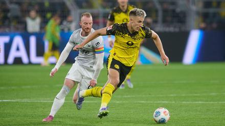 Nationalspieler Nico Schlotterbeck (r) überzeugte bei seinem Comeback.