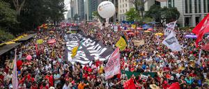 Zahlreiche Menschen protestieren nach der Verurteilung von Ex-Präsident Bolsonaro und seinen Mitangeklagten wegen ihrer Rolle beim Putschversuch nach seiner Wahlniederlage gegen eine mögliche Amnestie.