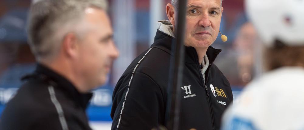 Coach Serge Aubin und die Eisbären Berlin müssen in der neuen DEL-Saison früh mit Problemen kämpfen.