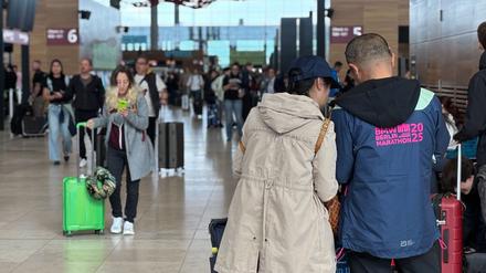 Nach dem Berlin-Marathon am Sonntag reisen viele Teilnehmenden über den BER zurück.