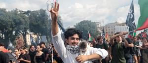 In Italien gibt es in rund 80 Städten Demonstrationen gegen den Krieg in Gaza.