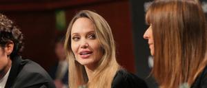 US-Filmstar Angelina Jolie hat sich äußerst besorgt über die Entwicklung ihres Landes geäußert.