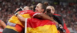 Gina Lückenkemper und ihre Staffelkolleginnen konnten ihr Glück kaum fassen.