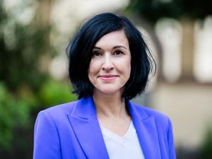Noosha Aubel (parteilos), überparteiliche Oberbürgermeisterkandidatin in Potsdam.