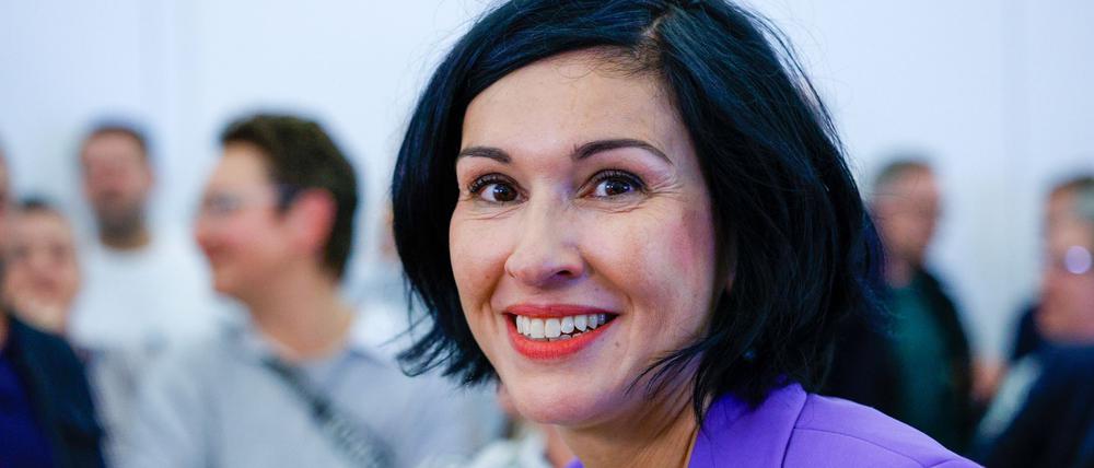 Noosha Aubel (parteilos), Kandidatin für die Stichwahl, auf dem Wahlabend der Stadt Potsdam der Potsdamer Oberbürgermeisterwahl 2025.