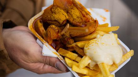 Wurst, Tomatensauce, englisches Curry: In „Peter Pomm’s Pusztetten-Stube“ wird Currywurst immer noch genauso zubereitet wie vor fast 90 Jahren.