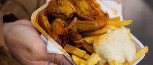 Wurst, Tomatensauce, englisches Curry: In „Peter Pomm’s Pusztetten-Stube“ wird Currywurst immer noch genauso zubereitet wie vor fast 90 Jahren.