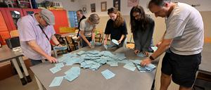 Auszählung der Oberbürgermeisterwahl in der Voltaireschule. 