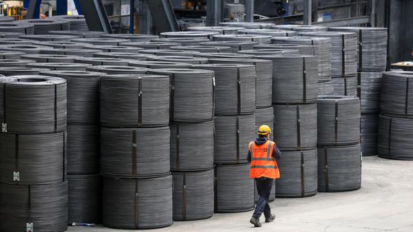 Stahl ist ein Grundstoff der Industrie. 