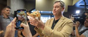 CSU-Chef Markus Söder - hier mit einem Döner - gilt als Instagram-Größe im Politikbetrieb.