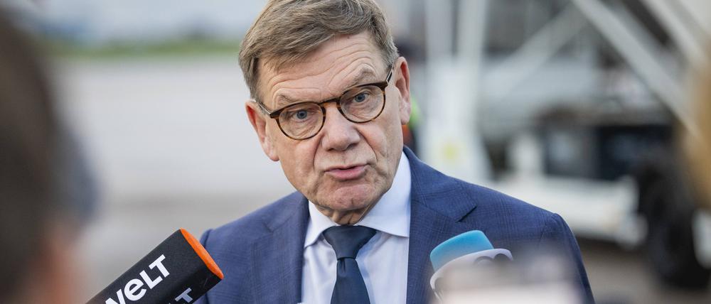 Johann Wadephul CDU, Bundesaußenminister,vor dem Abflug zur UN Generalversammlung anch New York